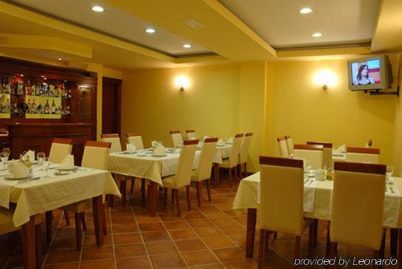Hotel Cezar Banyaluka Restoran fotoğraf